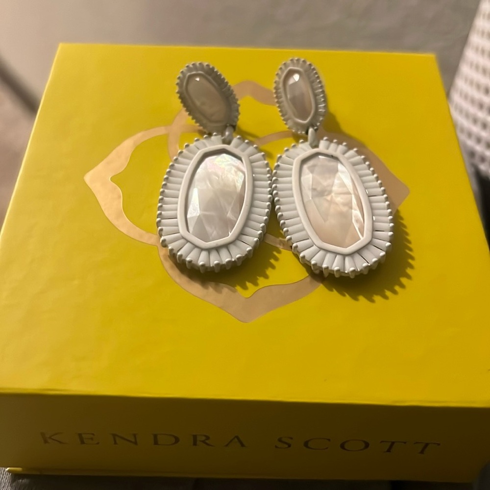 Kendra Scott Kaki Earrings